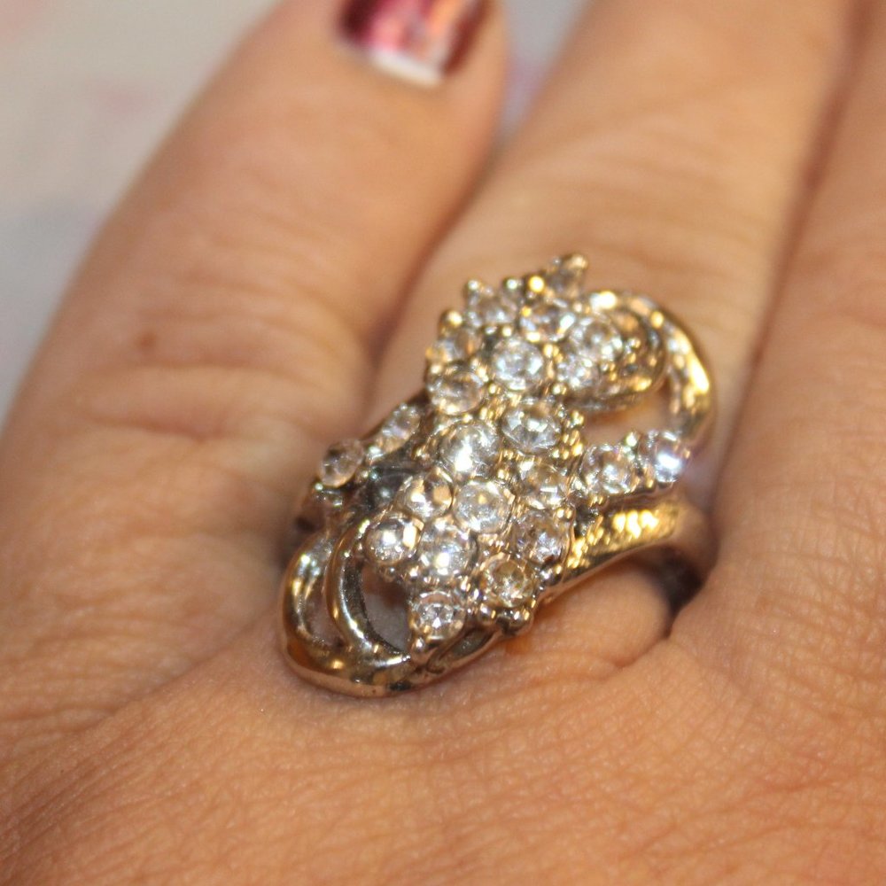 Womens cluster diamond ring